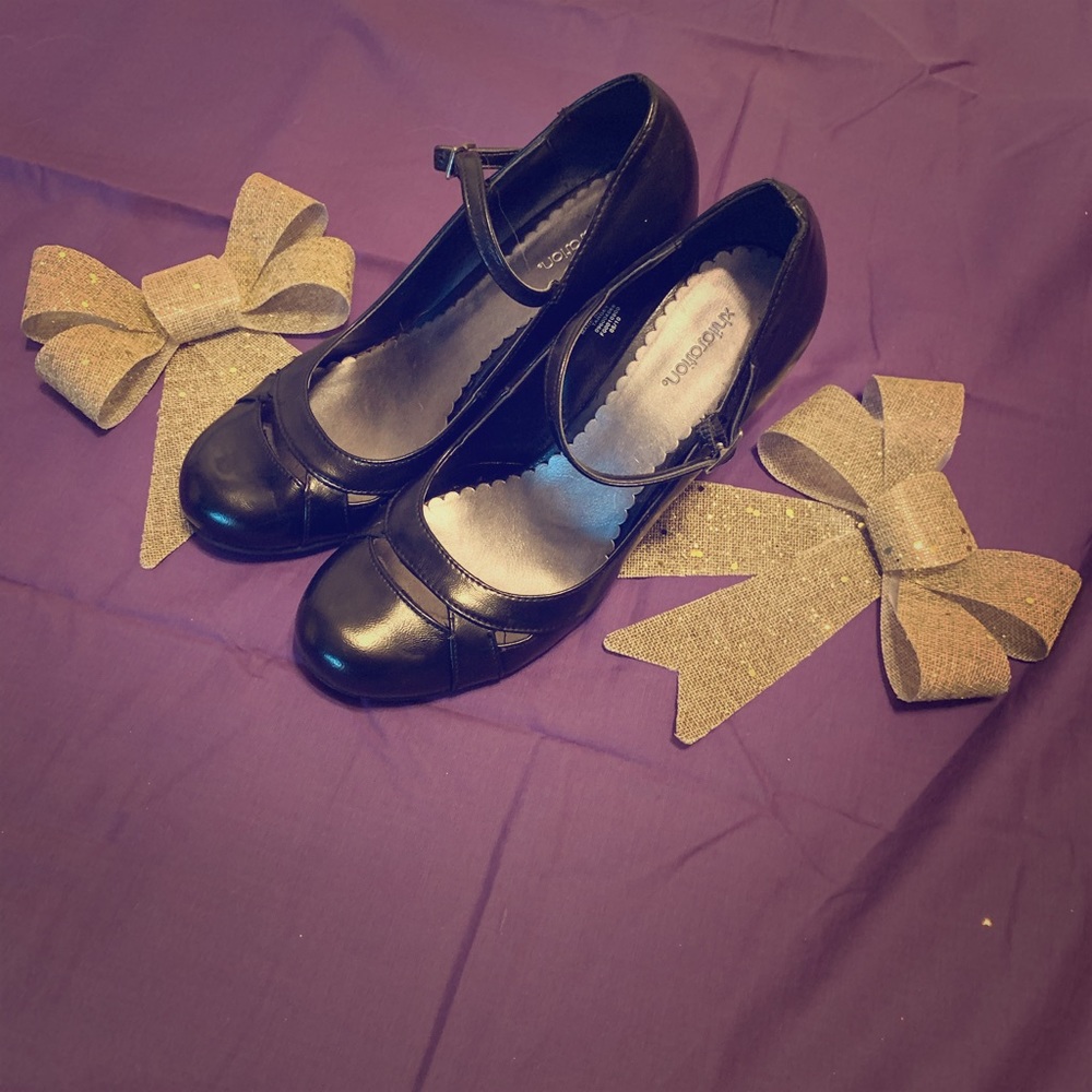 Xhilaration black heels
